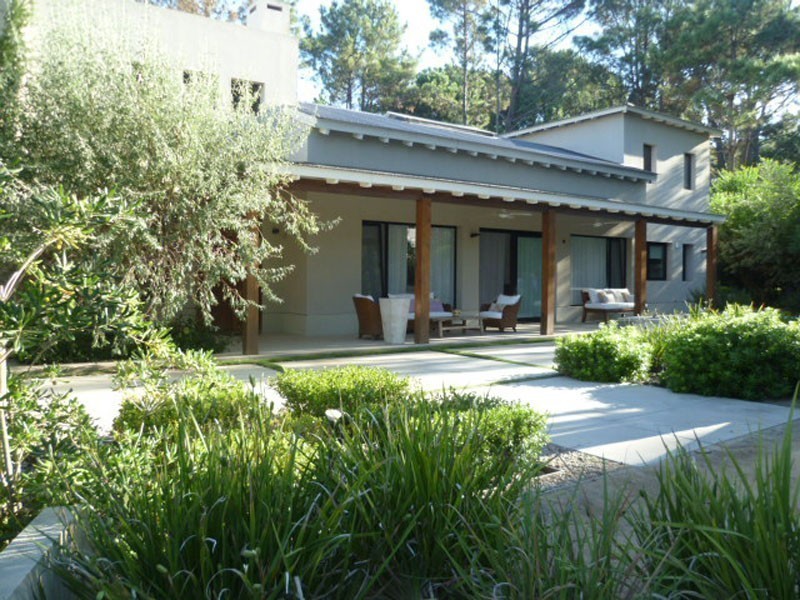 Excelente Casa en Alquiler en Laguna Blanca 